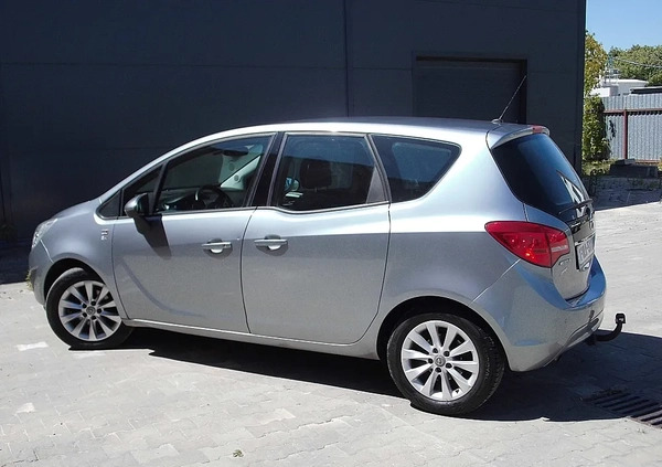 Opel Meriva cena 22900 przebieg: 193000, rok produkcji 2012 z Małogoszcz małe 379